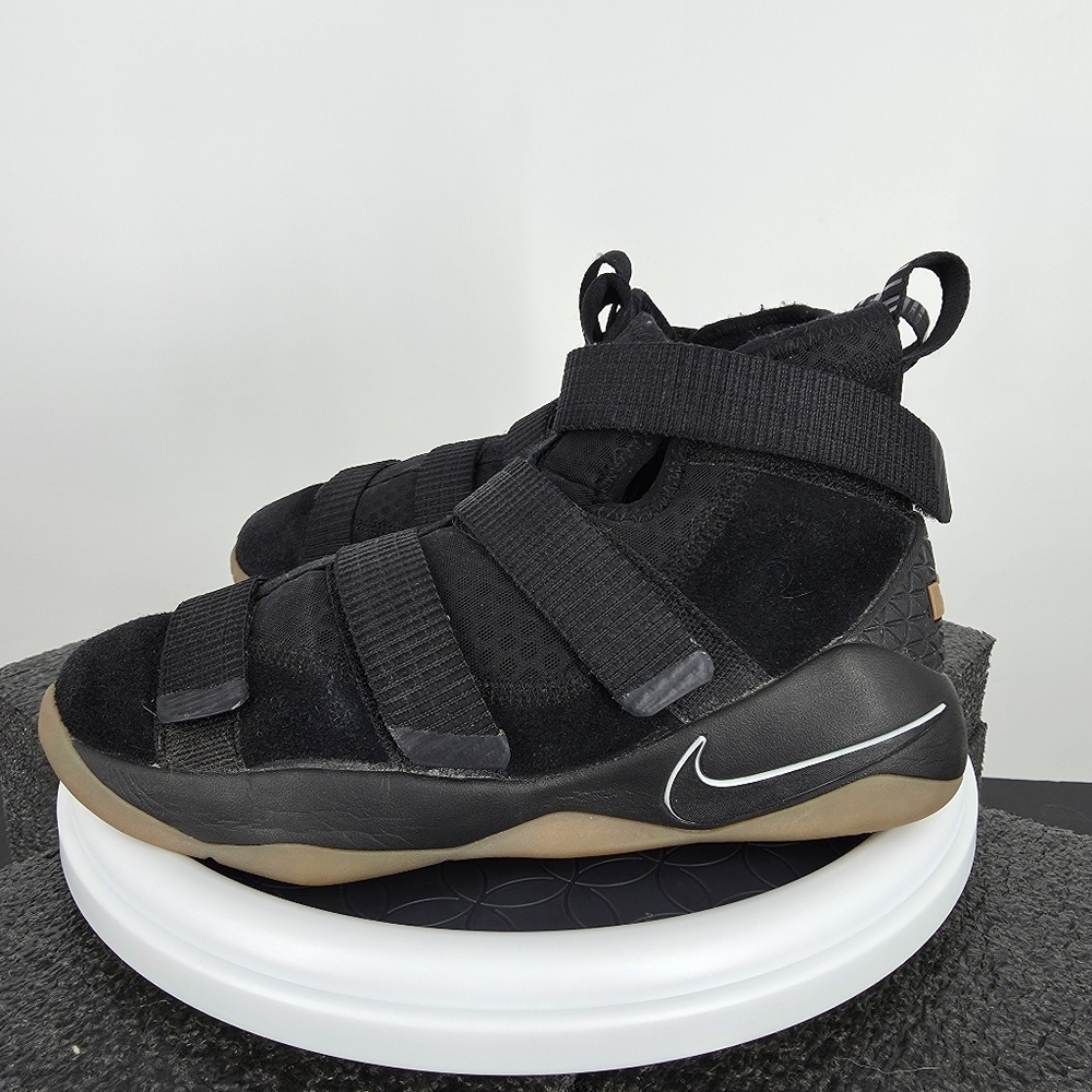 Nike LeBron Soldier 11 GS Black Gum 918369-007 Size 6Y 7.5 W Basketball Shoes